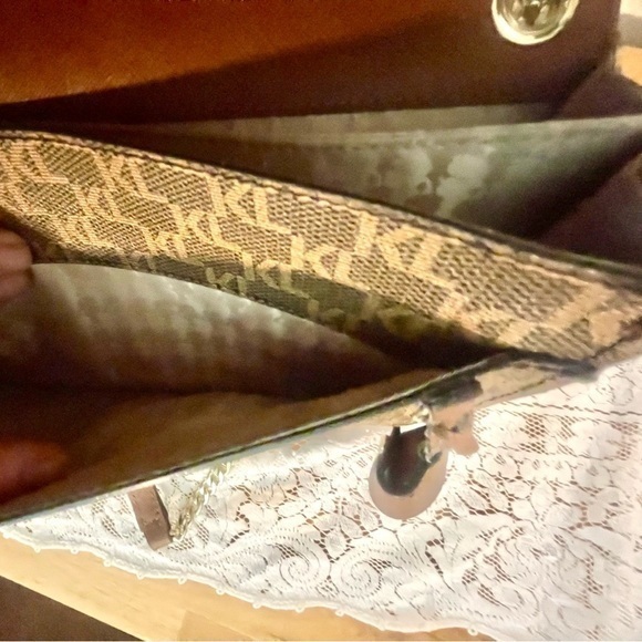 Karl Lagerfeld  Flower & Butterfly Crossbody Bag Certified Authentic 🔥EUC🔥 - Picture 9 of 16